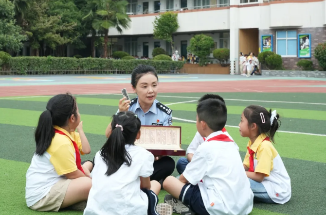 媒体聚焦点赞！湖州公安全力护航未成年人健康成长