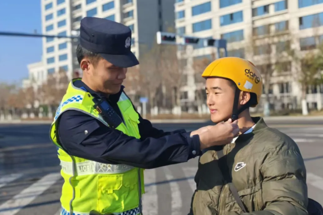 霍城垦区公安局开展交通违法专项整治行动