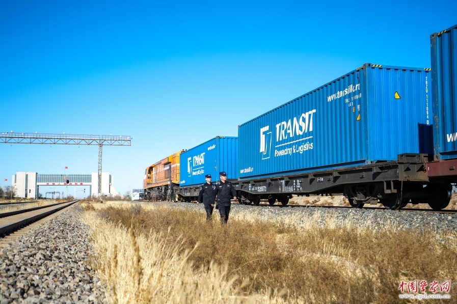 护航中欧班列