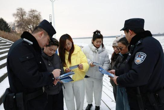鹤岗公安强化多维防控 筑牢界江流冰期安全屏障