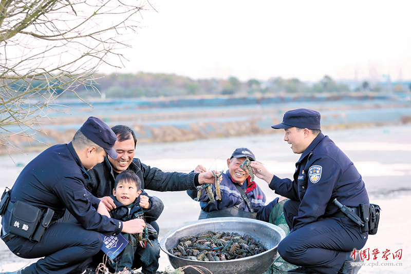 捕虾田里话反诈