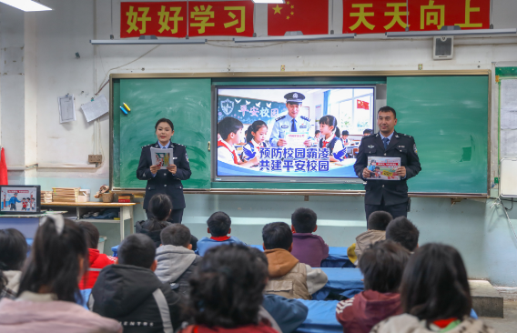 新疆叶城：预防校园欺凌 民警进校&ldquo;支招&rdquo;