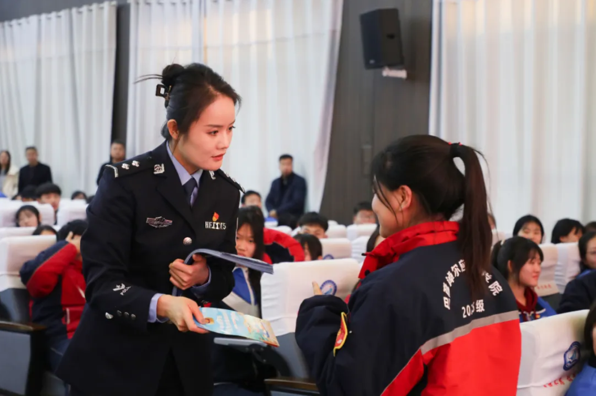 北疆公安普法，让法治信仰扎根草原