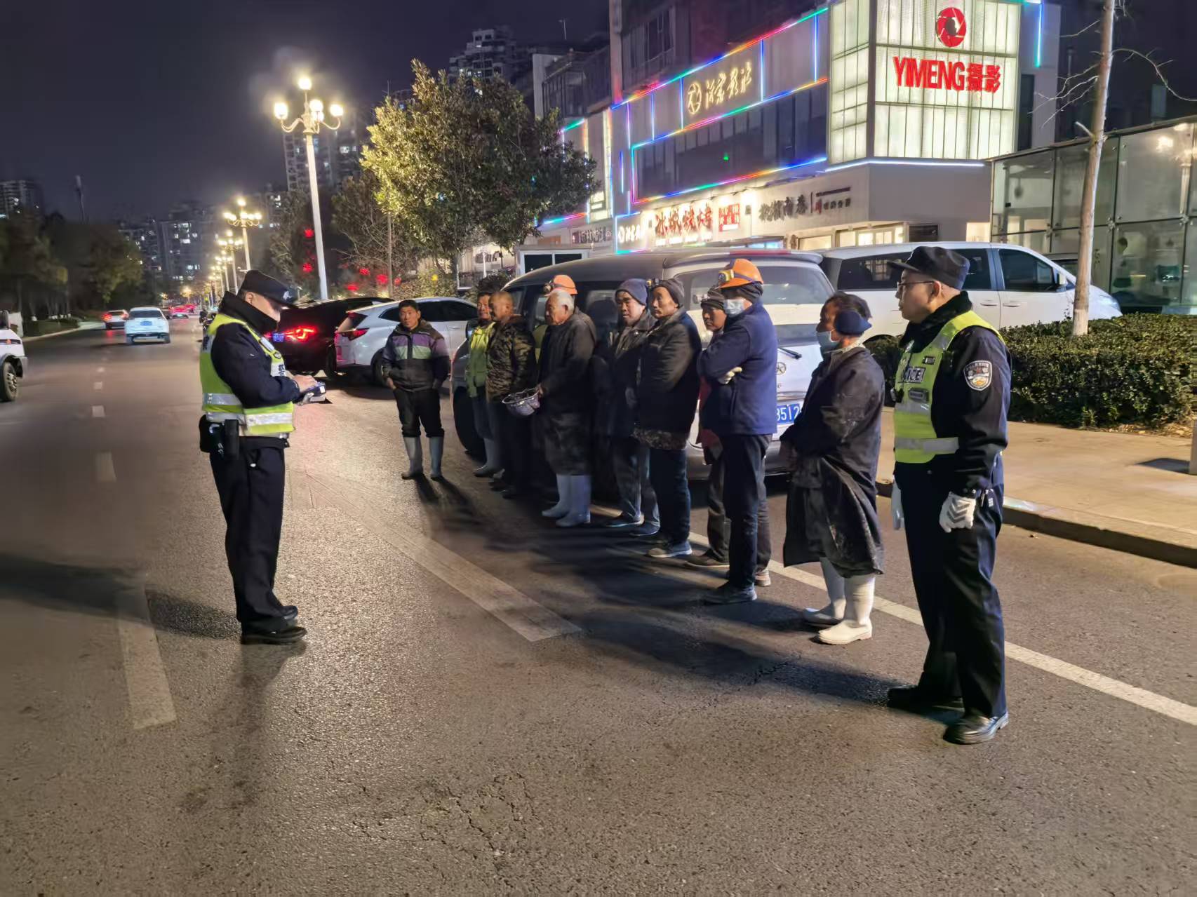 超员载客&ldquo;挤&rdquo;走安全 