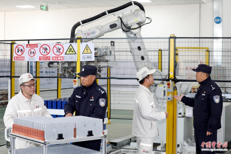 苏省宝应县公安局开展&ldquo;岁末安全宣传 守护企业平安&rdquo;主题活动