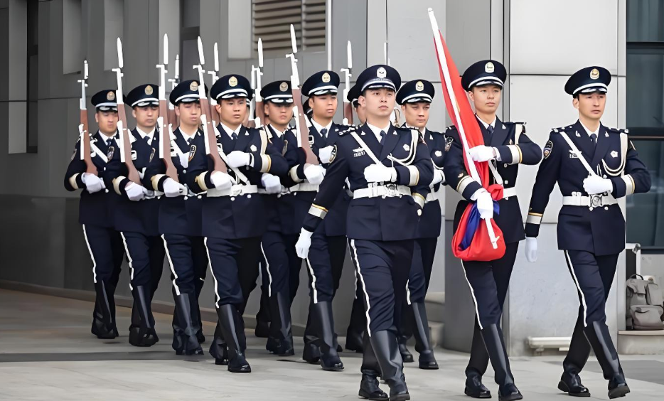 公安部有关部门负责人就2025式人民警察制式服装列装答记者问