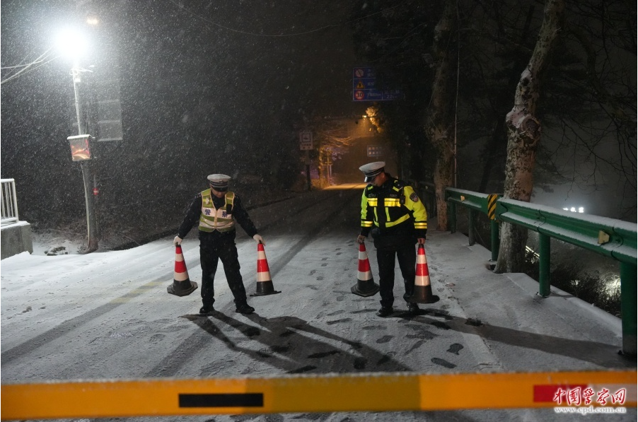 疏堵保畅 保障游客平安