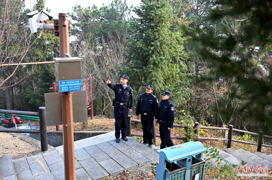 安徽省当涂县公安局组织民警辅警开展森林巡查和防火宣传