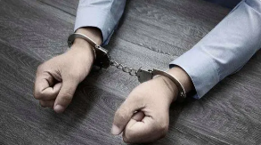 为博流量，竟直播脚踩烈士陵墓、攀爬烈士坟墓摆造型？绝不姑息！