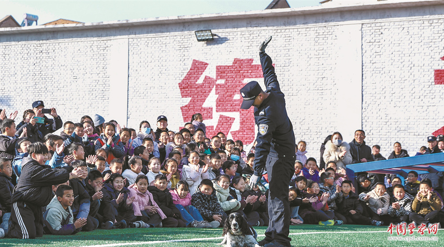 山西省芮城县公安局举办警营开放日活动