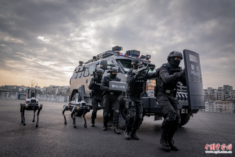 四川省绵阳市公安局特巡警支队特警大队开展实战化演练