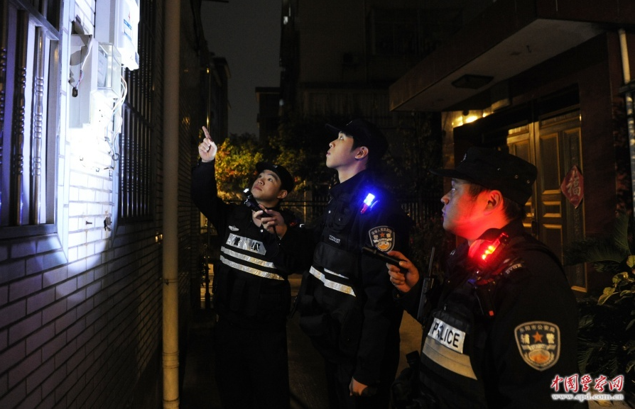 浙江省东阳市公安局南市派出所组织民警辅警开展岁末年初大巡防活动