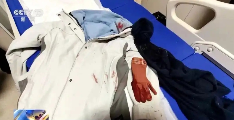 女警徒手夺刀，脸上缝30多针：后怕但不后悔