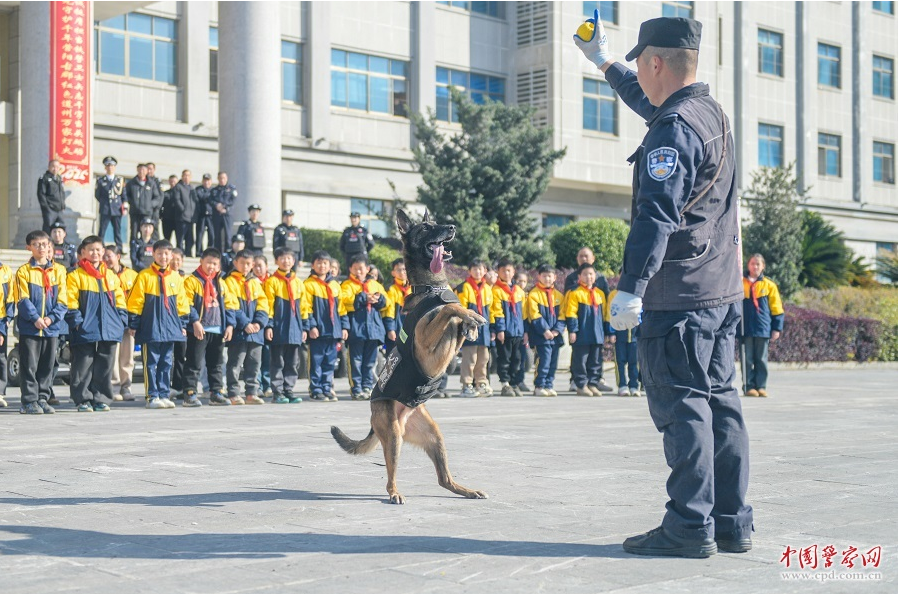 湖南省道县公安局举行警营开放日活动