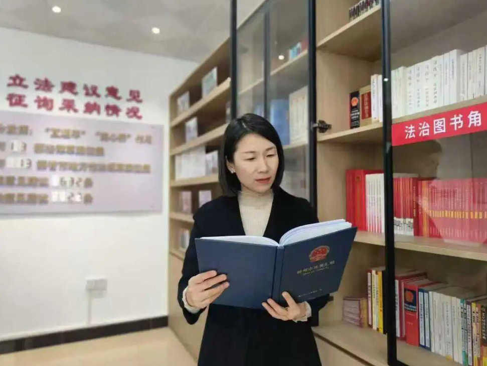 陈华 江西省赣州市章贡区章江街道人大工委主任  深耕基层法治建设的&ldquo;排头兵&rdquo;