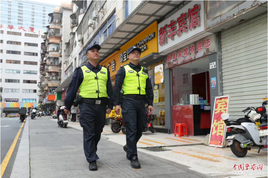 张静：城墙之下，灯火未眠