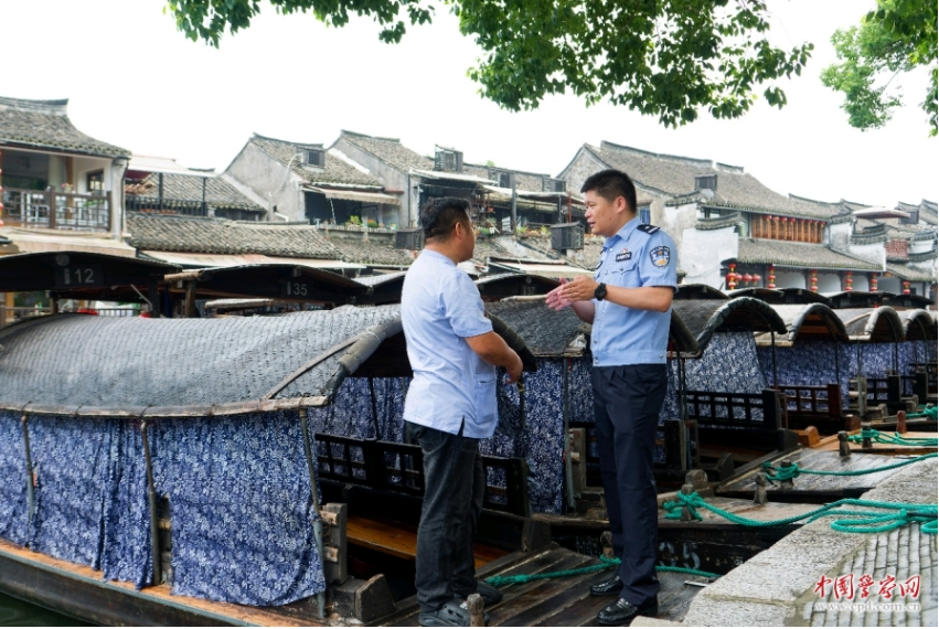 宋柳丰：用&ldquo;警察蓝&rdquo;守护&ldquo;少年梦&rdquo;