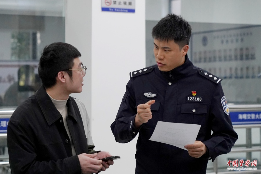 章晓锋：路口守望，案头答卷