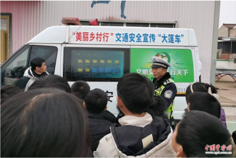 杨庆元：让文明交通理念深入人心