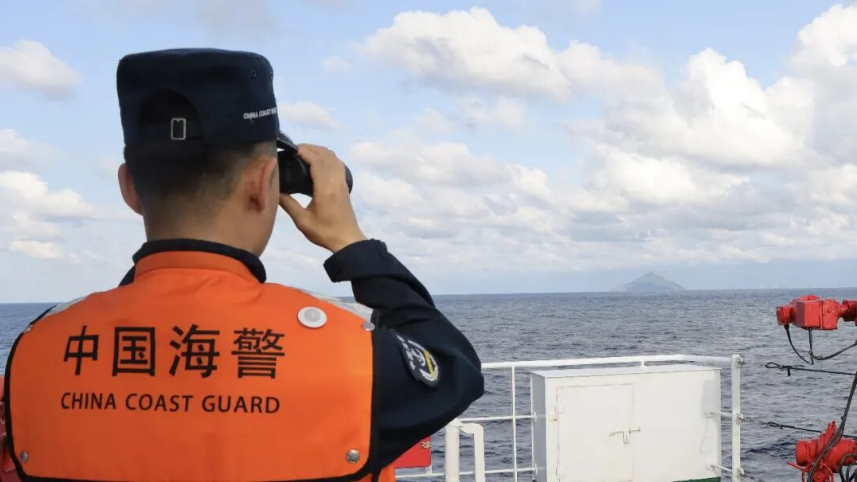 中国海警舰艇编队今日在我钓鱼岛领海巡航