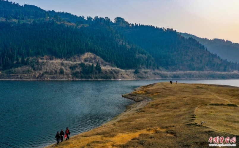 警民同心 织密长江上游生态安全网