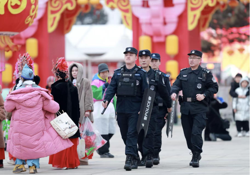 烟台市公安局组织民辅警开展全天候巡逻防控与安全防范工作