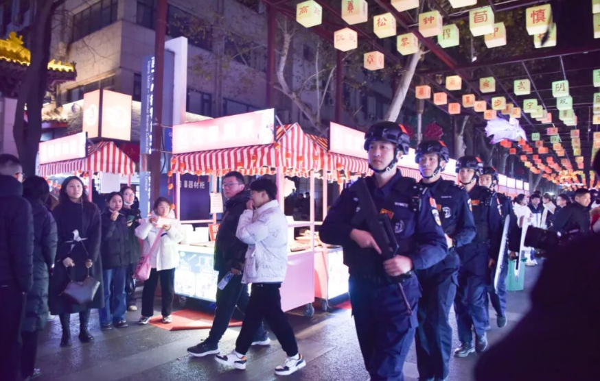 &ldquo;警察蓝&rdquo;的除夕坚守&mdash;&mdash;公安民警用忠诚筑牢万家平安防线