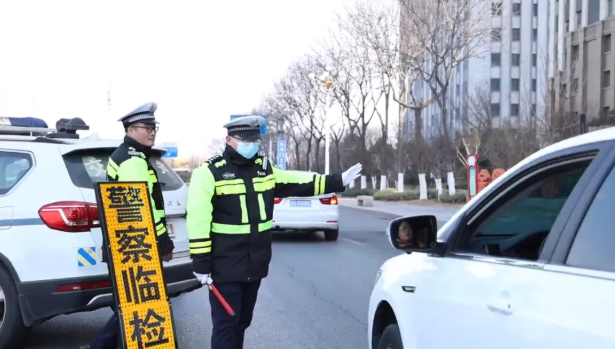 临沂交警持续强化交通安全管理，开展常态化、全覆盖、无死角的执法检查。