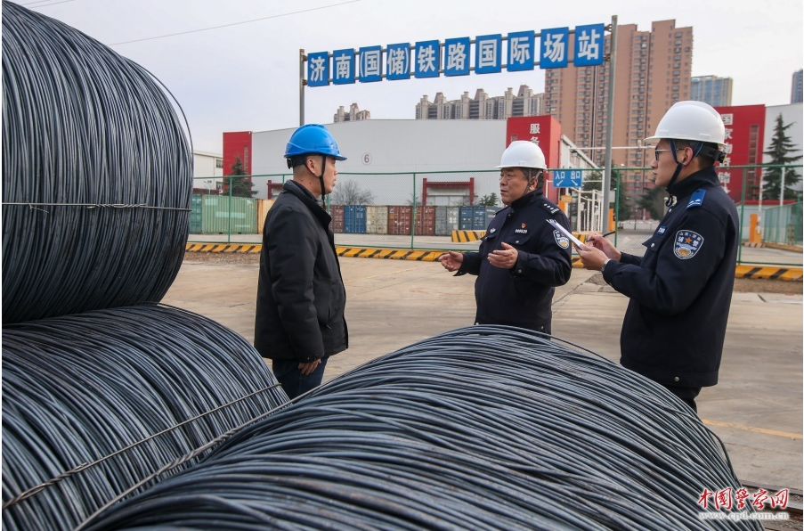 山东省济南市公安局市中分局民警辅警了解企业生产经营情况