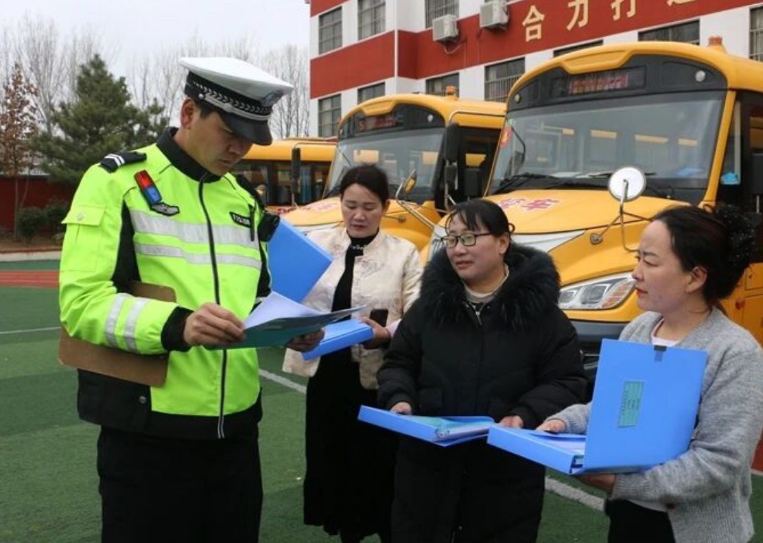 守护每一张笑脸：开学在即，临沂交警为校车&ldquo;体检&rdquo;