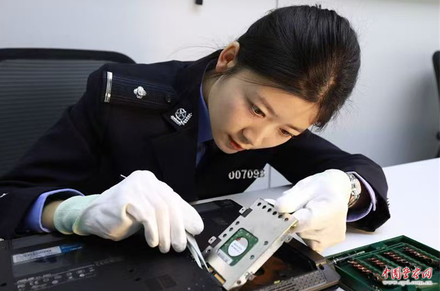 雷易鑫：铿锵玫瑰守护网络安全