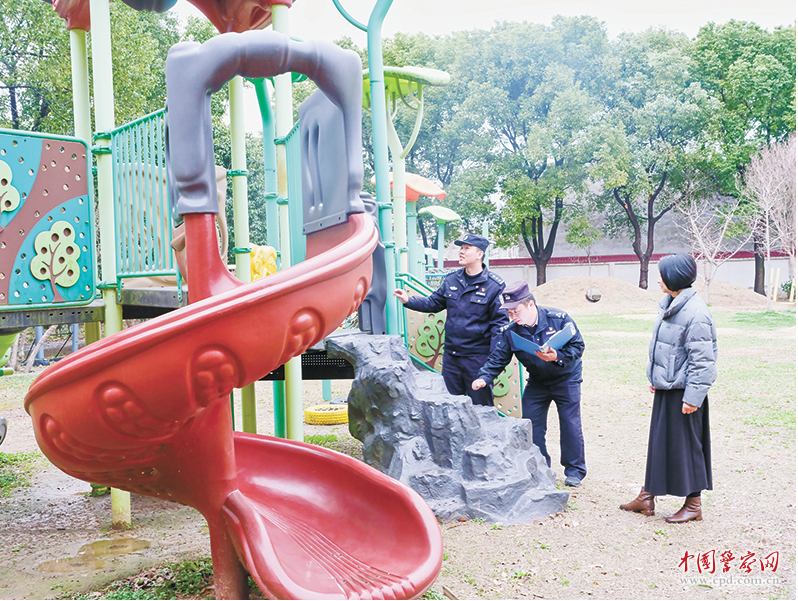 安徽省和县公安局乌江派出所组织警力对辖区乌江镇幼儿园进行开学前校园安全专项检查