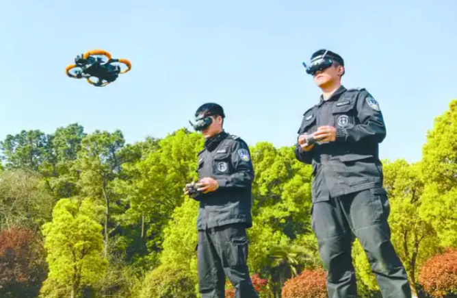 法库智能机场系统启用　&ldquo;会飞的警察&rdquo;投入实战