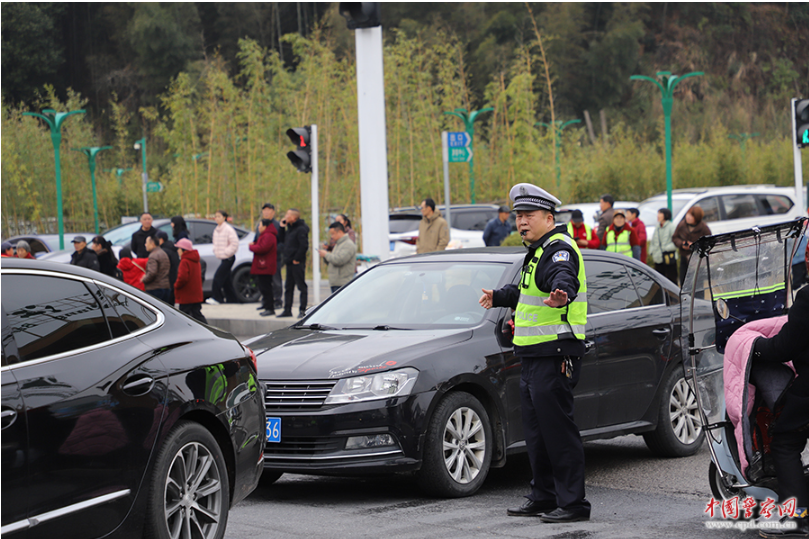 王胜华：书写安全和谐春运答卷