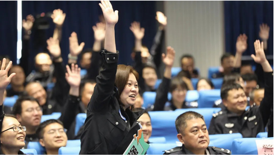 福建厦门警营激烈上演法律知识的大比拼