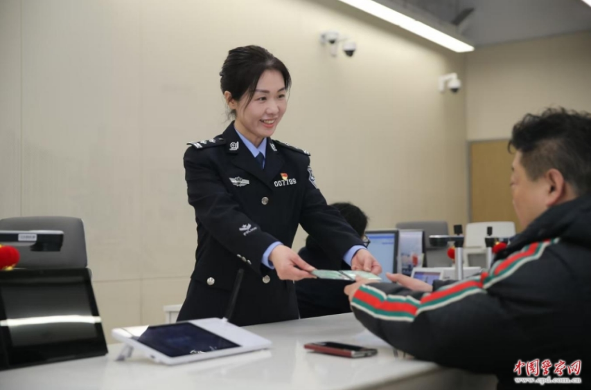 王伊娜：汇聚微光打造暖心服务窗口