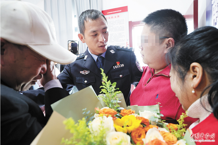 汪挺：11年见证453次亲人团聚