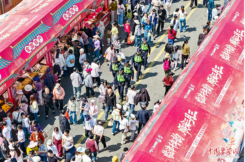 铜陵市公安局义安分局为皖南民俗盛会增添平安底色