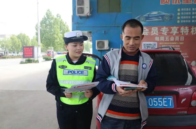 临沂交警持续开展春季交通安全宣传活动