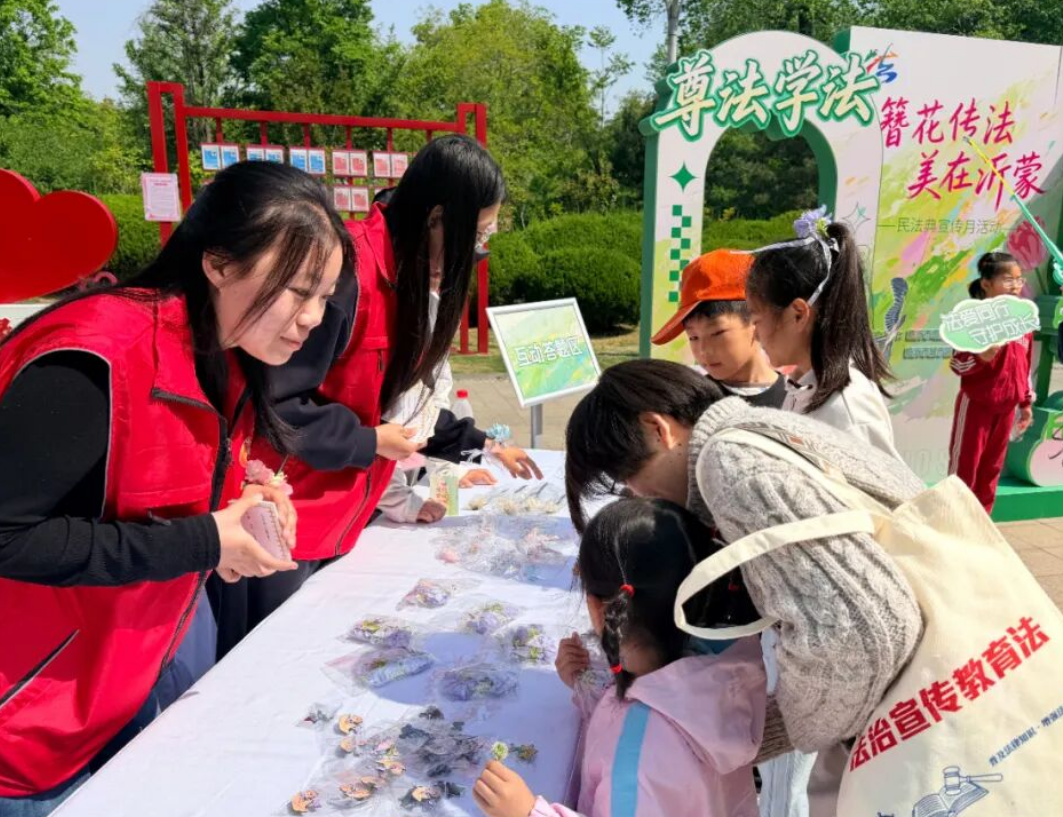 &ldquo;簪花传法&middot;美在沂蒙&rdquo; | 临沂市民法典宣传月活动启幕 
