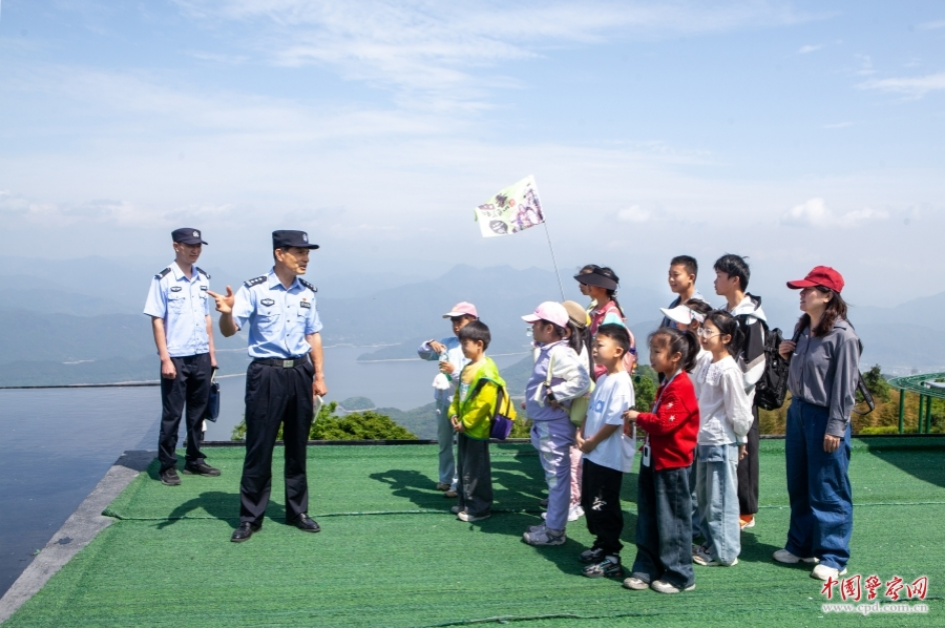 浙江省台州市公安局黄岩分局组织开展旅游景区安全检查工作