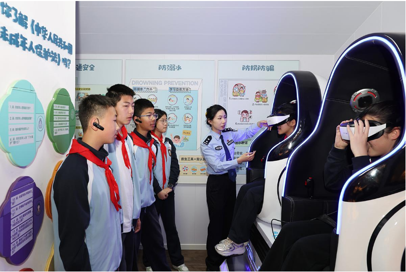 浙江省舟山市公安局海岛警察博物馆参观。通过VR安防体验学习安全和法治知识