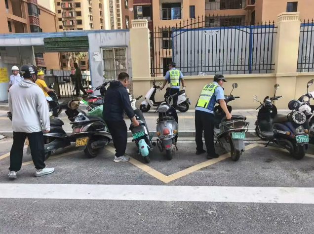 治乱象保畅通！东方交警严查车辆违停          