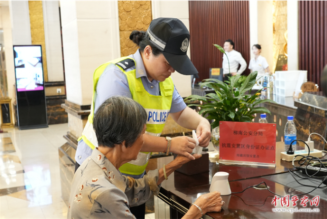 讲授安全知识　补办身份证件&mdash;&mdash;柳州全力服务地震安置点群众