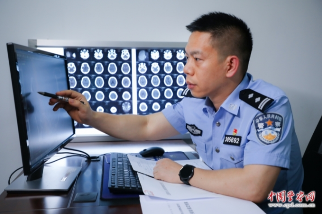 桂林市公安局刑事侦查支队法医李世雄：屡破大案的刑侦技术尖兵