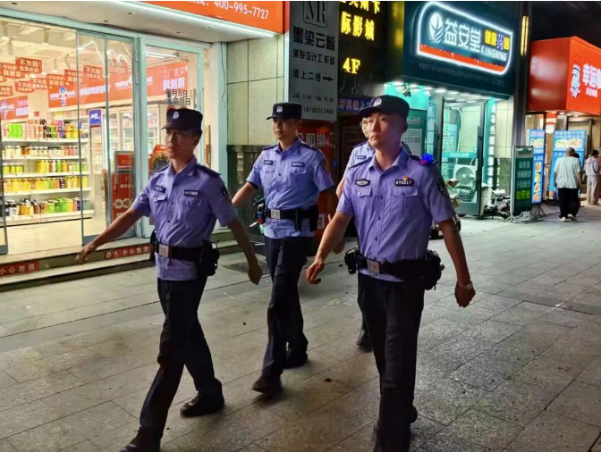【强治理、护民安、促发展】亮灯见警护夏夜 深挖细查除隐患！屯富派出所夏季治安清查整治成效显著 