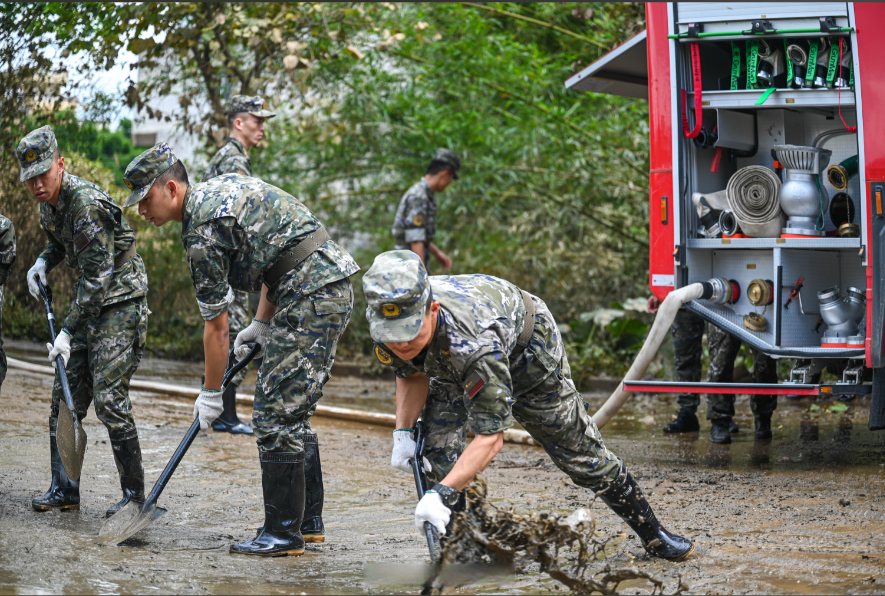 1800余名警力一线抢险　广西及时转移两万名受灾群众